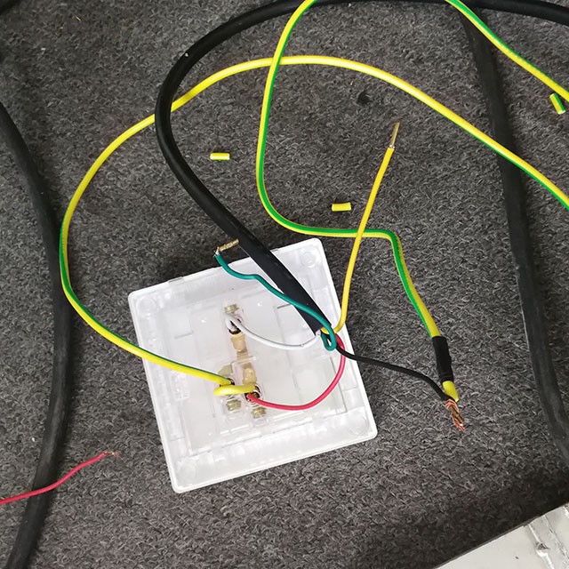 噴淋塔廠家 模擬量電動(dòng)風(fēng)閥接線實(shí)物演示圖.jpg